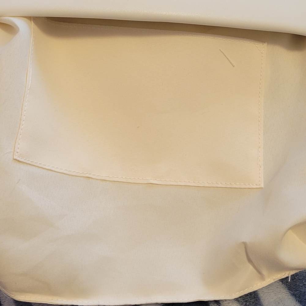 Valentino Orlandi NWT White Crossbody Bag with Logo and Coin Purse. 10x8.5x3 - Picture 3 of 4